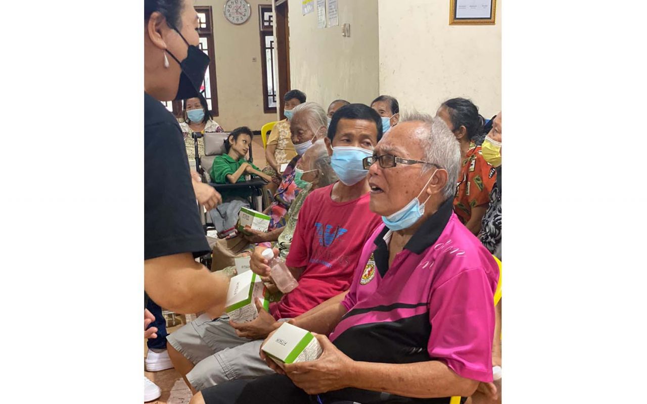 Baksos TBO ke lansia dalam rangka memperingati Hari Kesehatan Nasional 2021