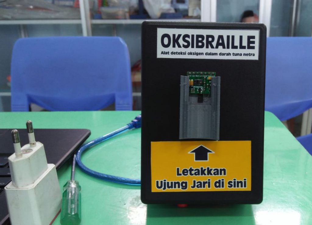 Alat pengukur kadar oksigen bagi tuna netra yang diciptakan dua siswi SD di Gresik