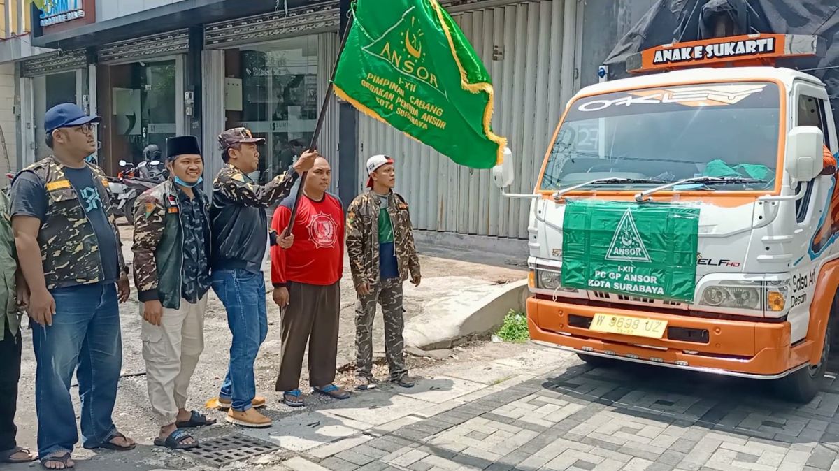 Pemberangkatan bantuan untuk korban erupsi Semeru.