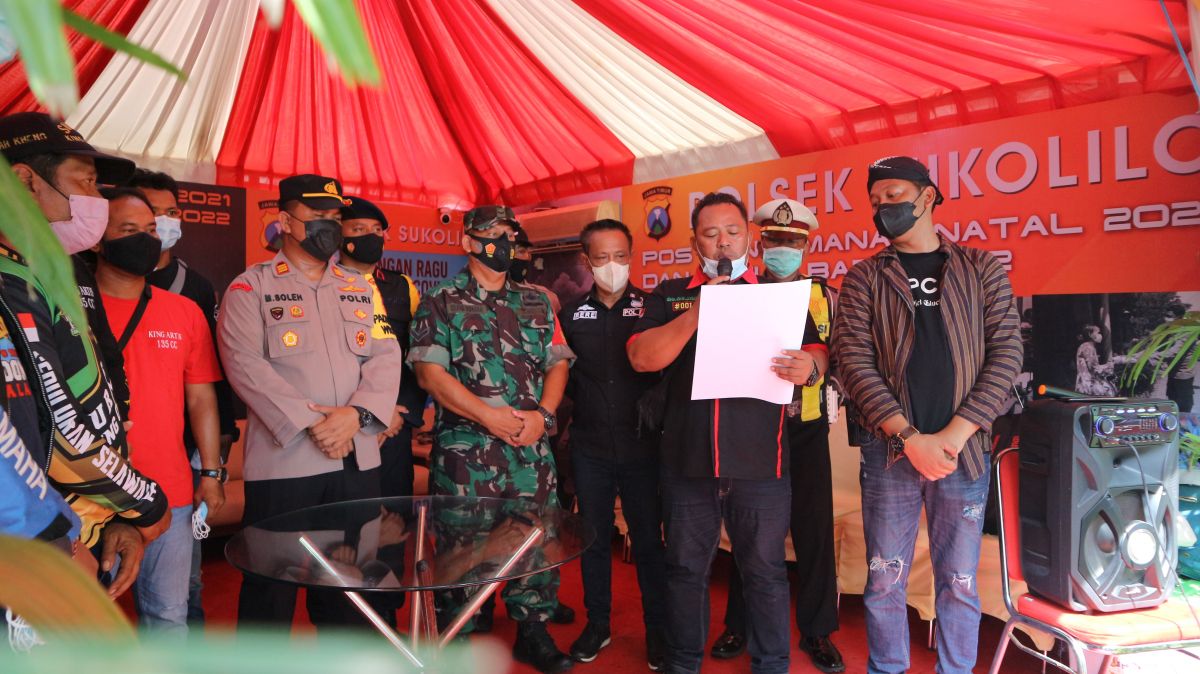 Komunitas Club RX King Wilayah Surabaya Timur membacakan deklarasi untuk tidak ber-euforia menyambut malam Tahun Baru 2022.