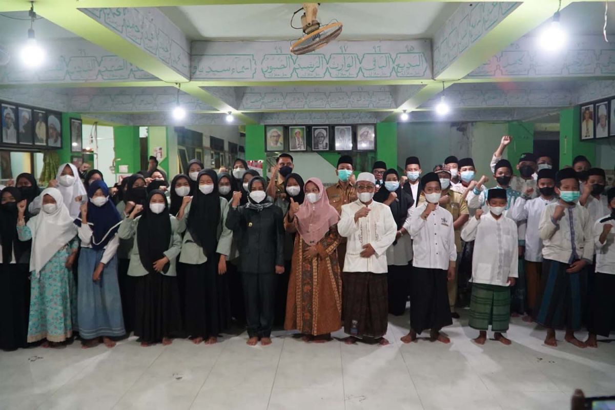 Ning Ita jamin perlindungan dan hak santri di Kota Mojokerto