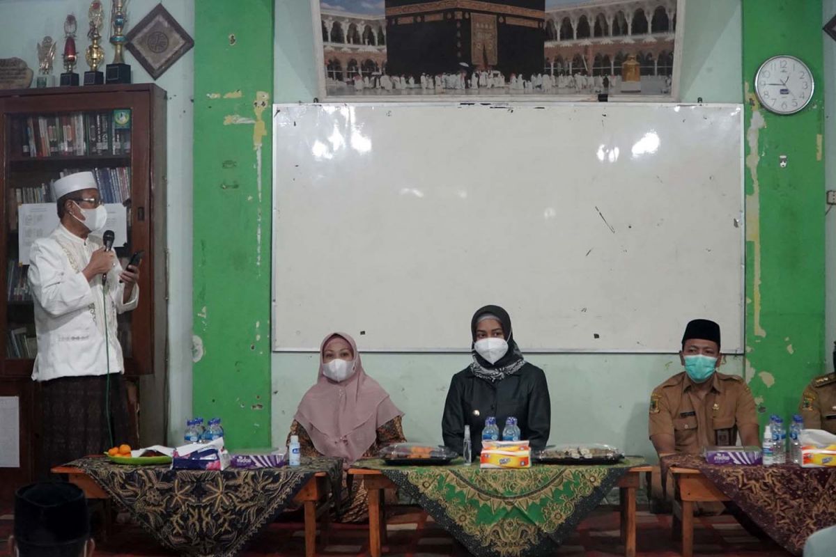 Ning Ita jamin perlindungan dan hak santri di Kota Mojokerto