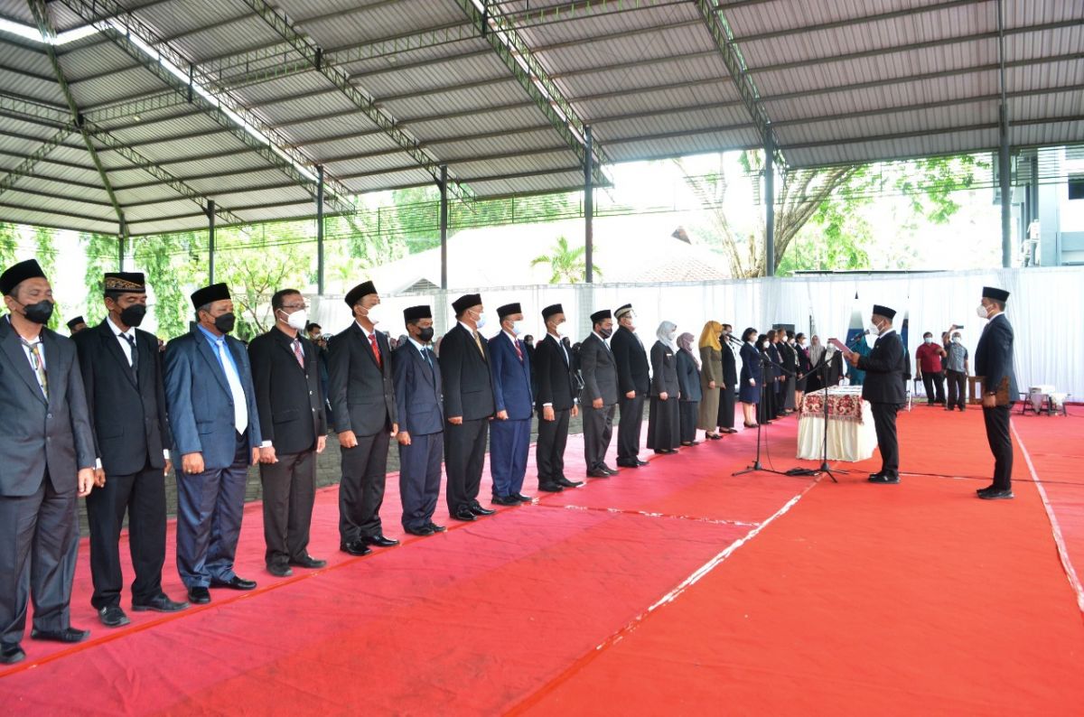 Pelantikan 378 pejabat di lingkungan Pemkab Gresik.