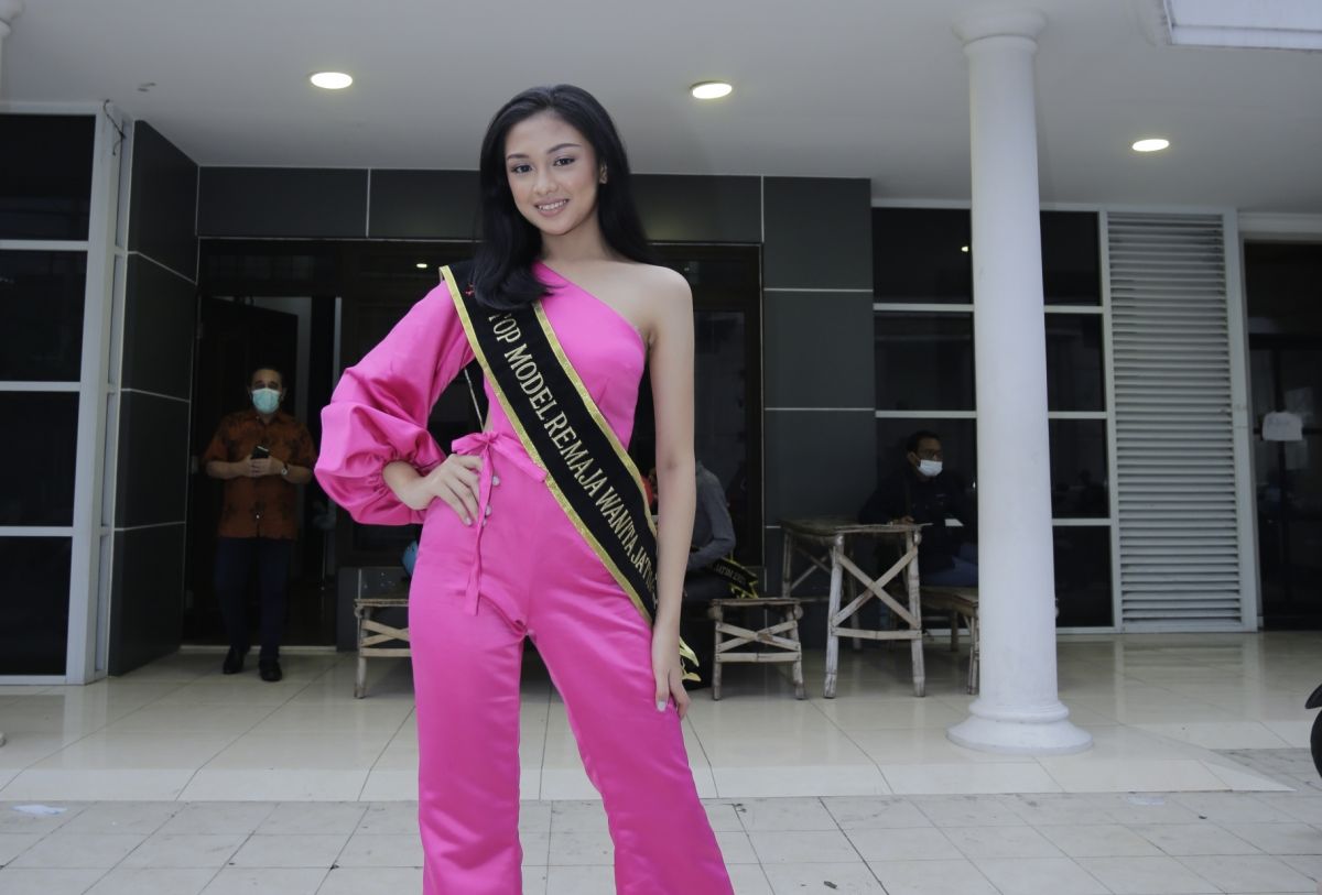 Juara 1 Top Model Indonesia Jatim 2021 kategori remaja, Soffia Diffa Novianti.