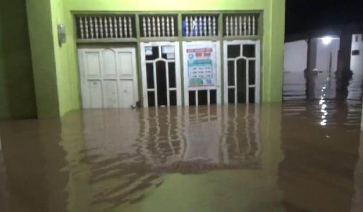Ratusan rumah di tiga kecamatan di Kabupaten Jombang terendam banjir. (Foto: Elok for jatimnow.com)