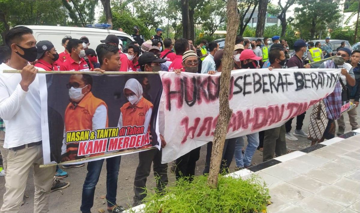 Aksi damai yang dilakukan Lira dan elemen masyarakat Kabupaten Probolinggo. (Foto: Achmad Supriyadi/jatimnow.com)