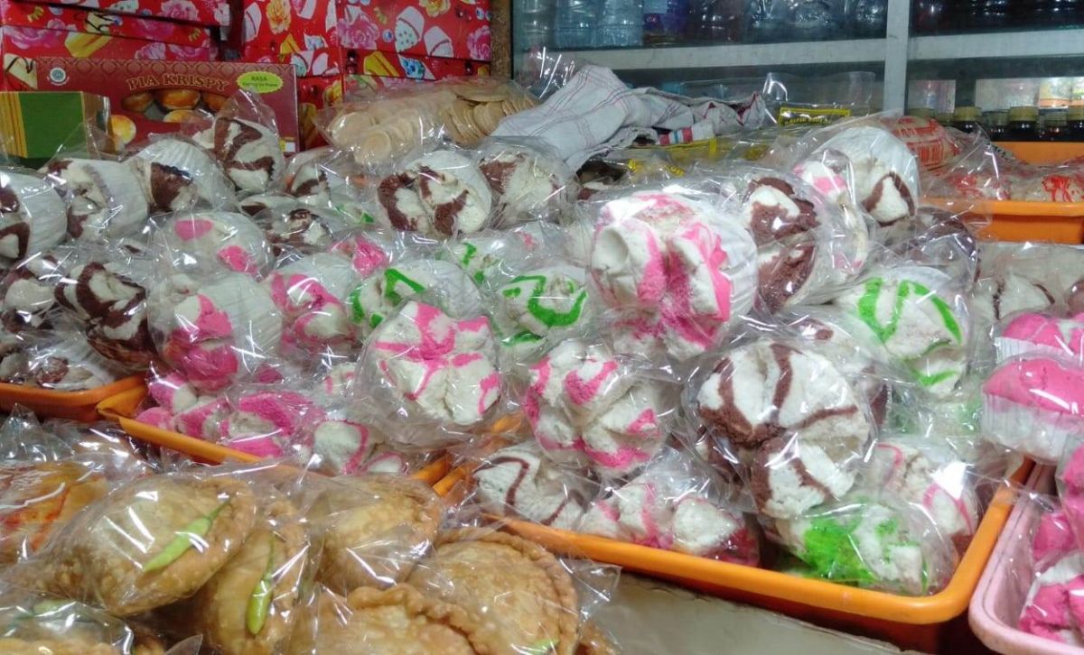 Roti kukus aneka varian di pasar Kota Surabaya.