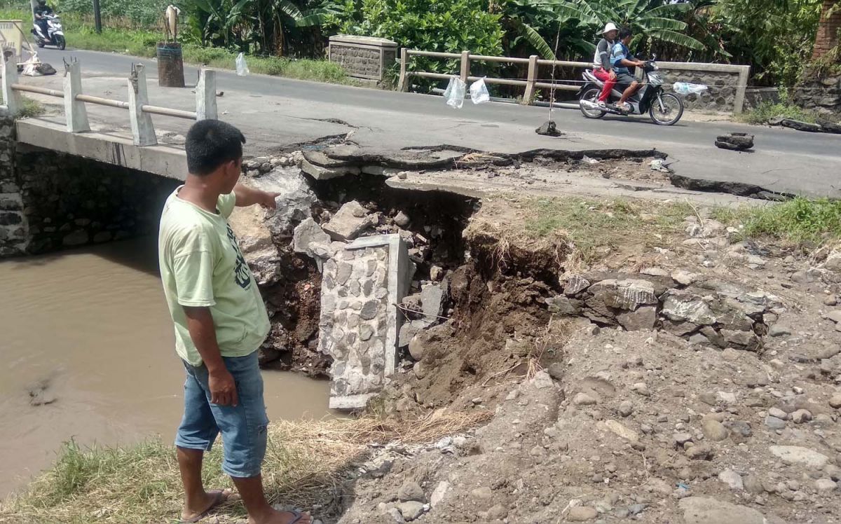 Jembatan di Mojokerto yang ambrol