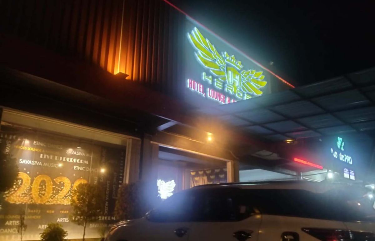 Kafe di Banyuwangi yang digerebek karena gelar pertunjukan striptis (Foto-foto: Rony Subhan/jatimnow.com)