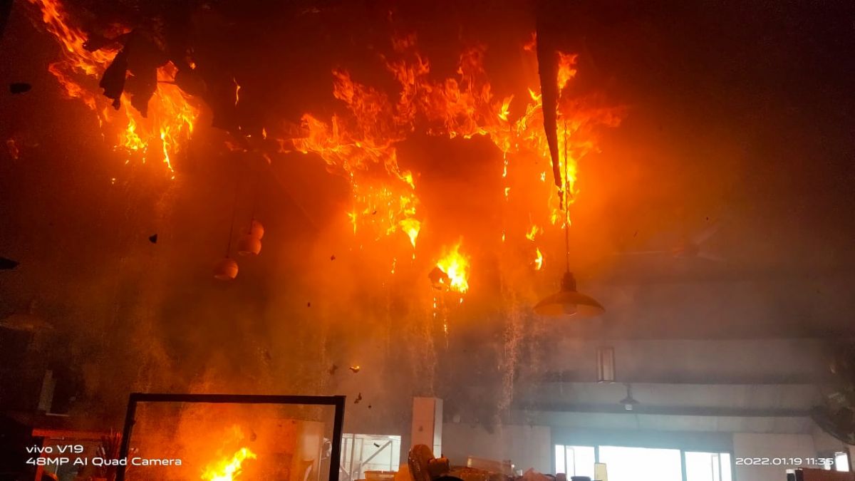 Restoran Soto Cak Har di Surabaya Terbakar, Pelanggan Berhamburan Keluar