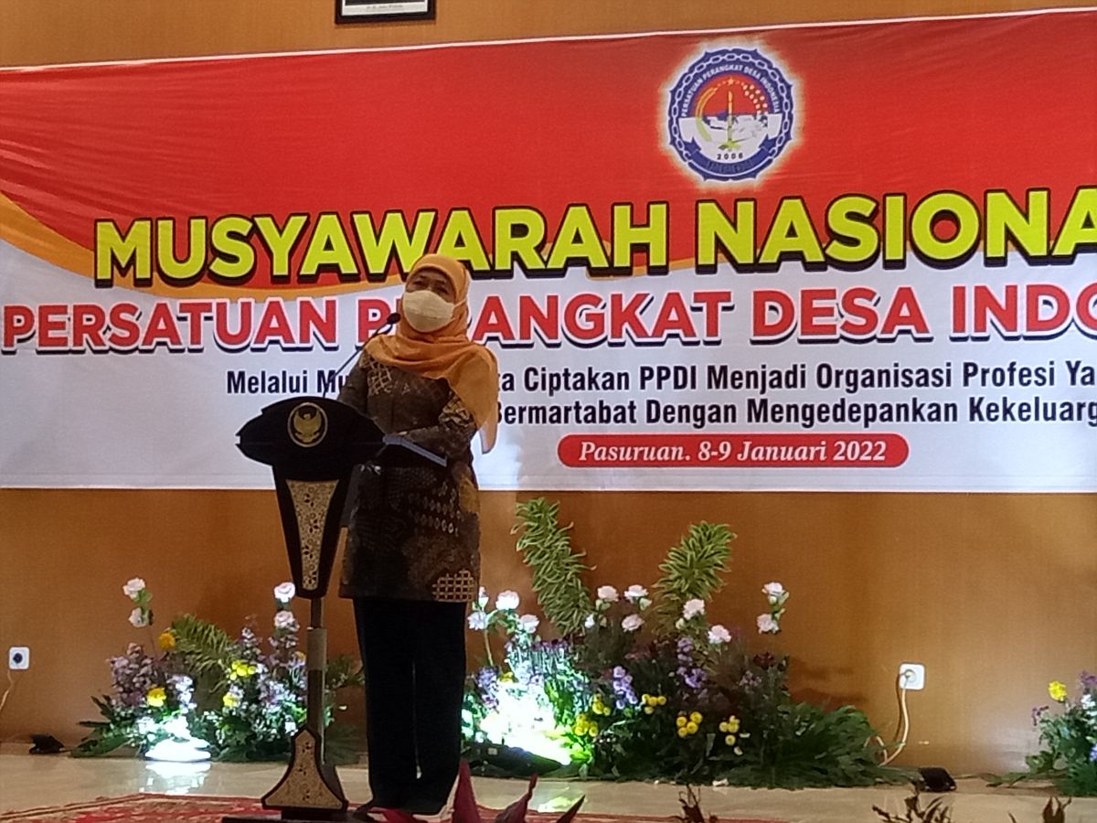 Gubernur Jatim Khofifah Indar Parawansa saat menutup Musyawarah Nasional PPDI di Pasuruan (Foto: Moch. Rois/jatimnow.com)