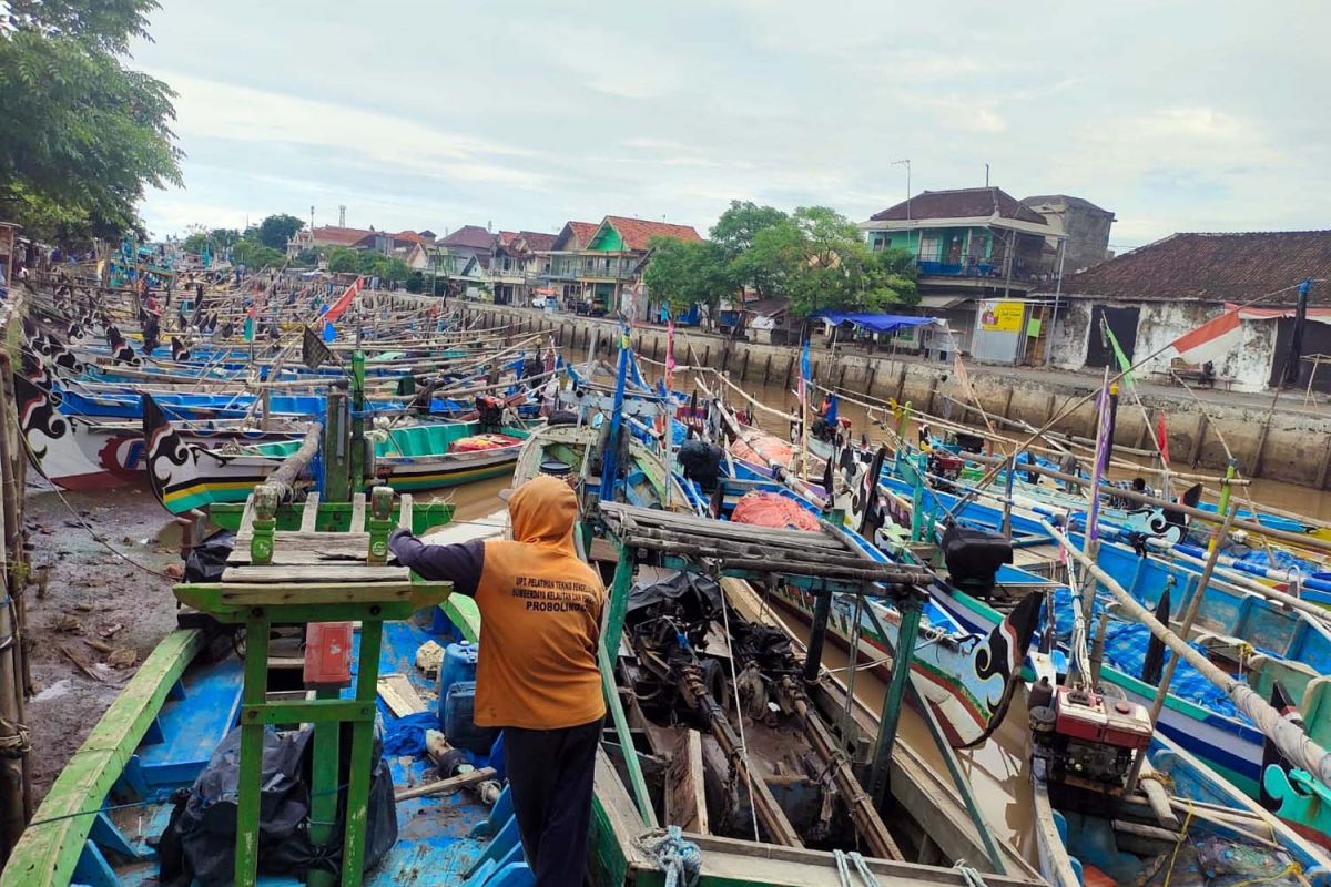 Nelayan di Pasuruan tak berani melaut (Foto: Satpolair Polres Pasuruan)