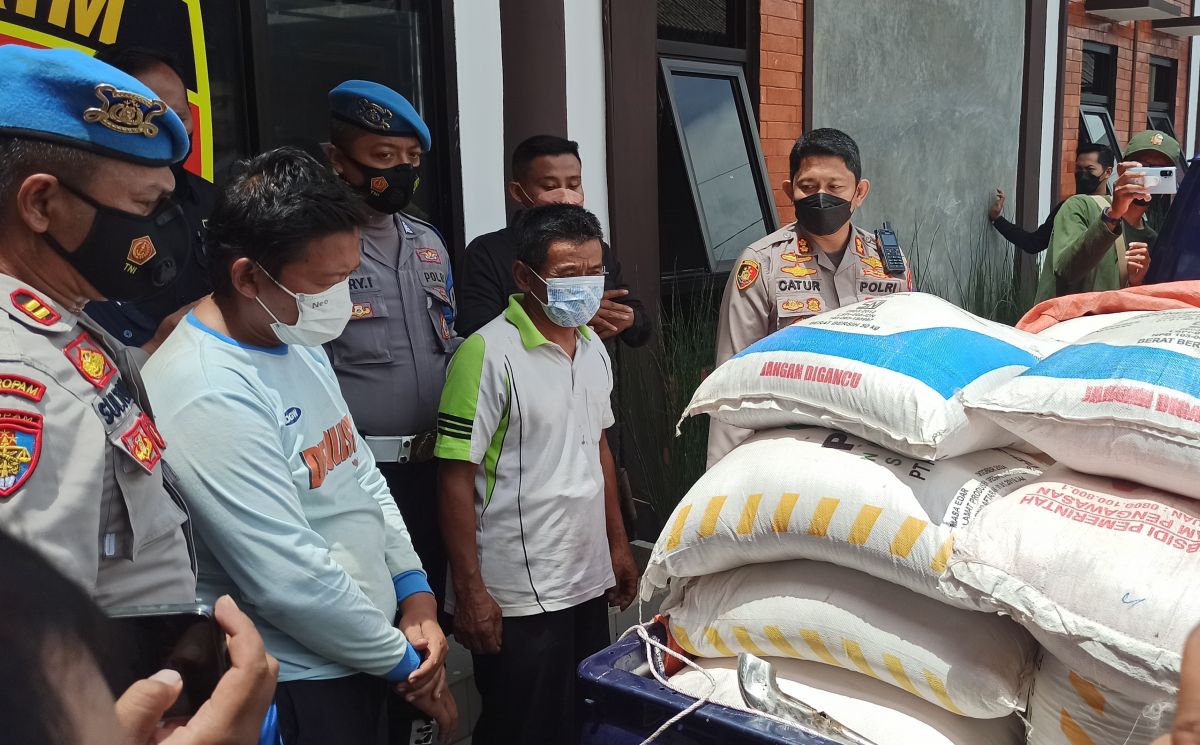 Praktik jual beli pupuk bersubsidi secara ilegal di Ponorogo.