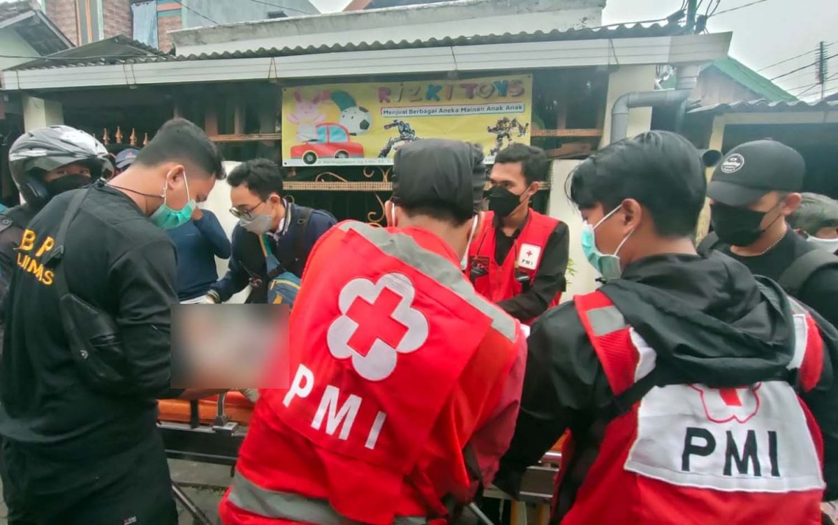 Pria korban pembacokan di Tambaksari, Surabaya dibawa ke RSU dr Soetomo