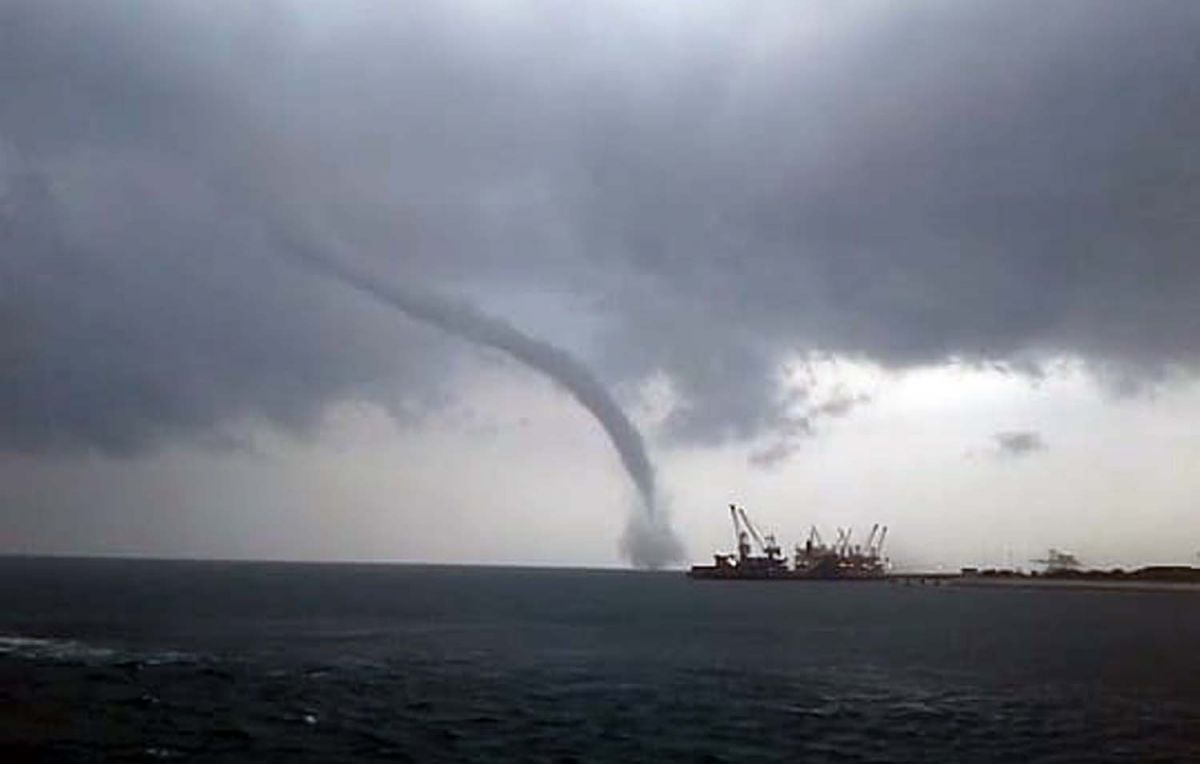 Waterspout yang muncul di Perairan Paiton, Probolinggo