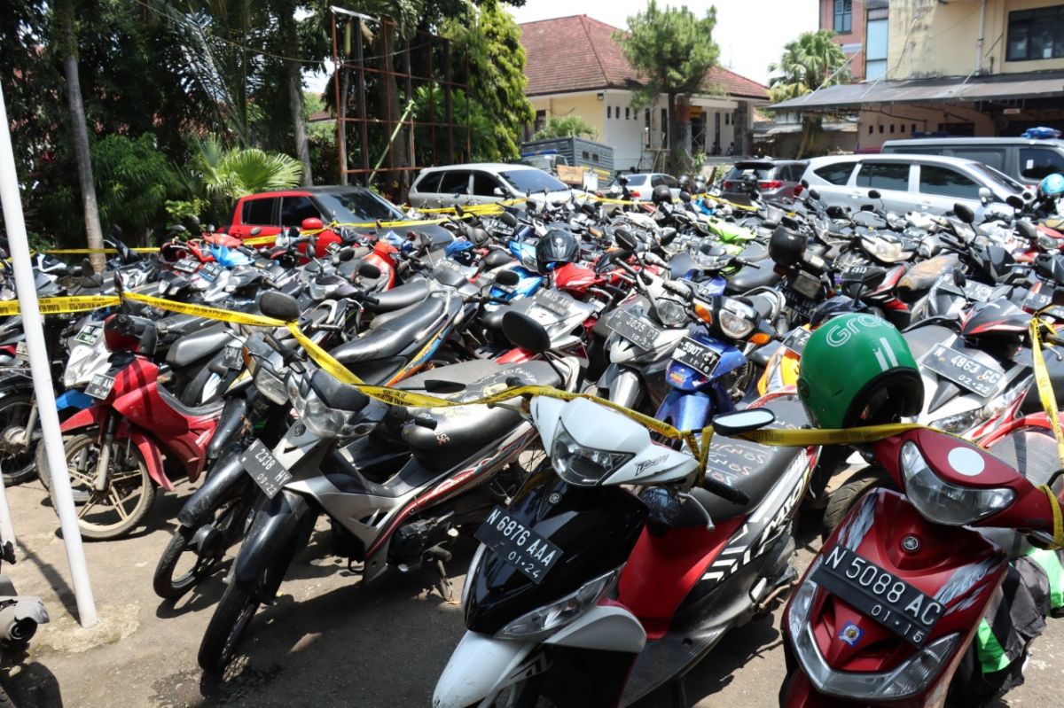 86 sepeda motor diamankan sebagai barang bukti judi sabung ayam.