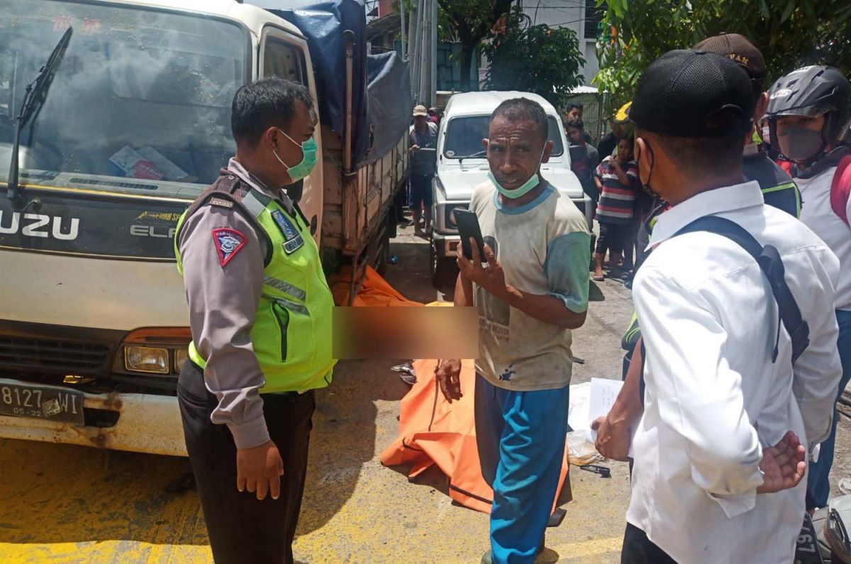 Dua orang tewas dalam kecelakaan melibatkan 5 kendaraan di Jalan Mastrip, Surabaya
