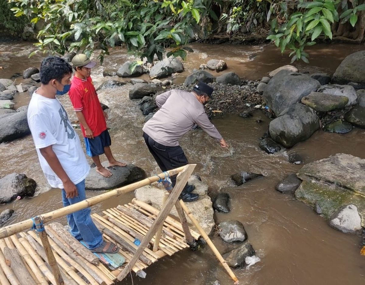 Lokasi penemuan mayat bati di Sungai Sukowidi. (Foto: Rony Subhan/jatimnow.com)