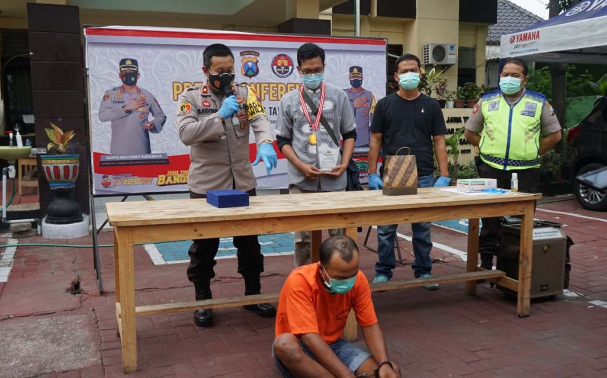 Penjambret HP pelajar SMK diamankan di Mapolsek Tambaksari