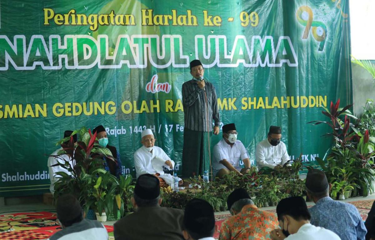 Anwar Sadad (dua dari kanan) saat menghadiri peresmian Gedung Olahraga SMK Shalahuddin di Bugulkidul Kota Pasuruan (Foto: Dok. Gerindra Jatim)
