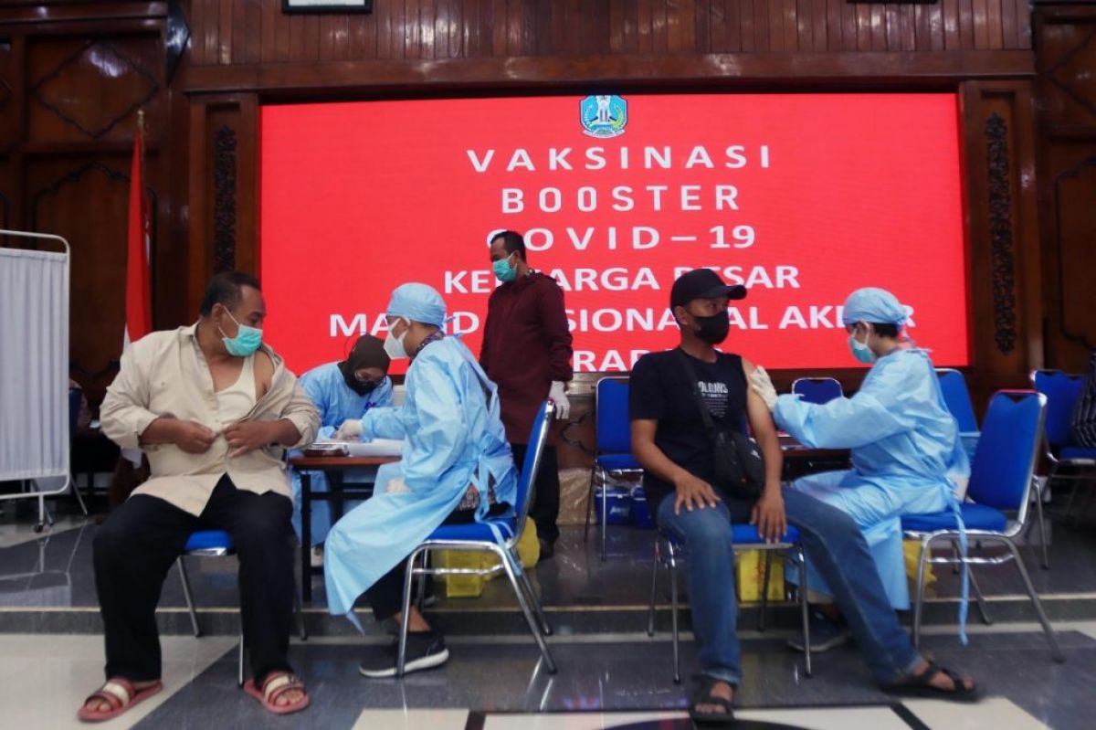 Vaksinasi dosis ketiga di kantor Gubernur Jatim, Jl Pahlawan (Foto: Dok Humas Pemprov Jatim for jatimnow.com)