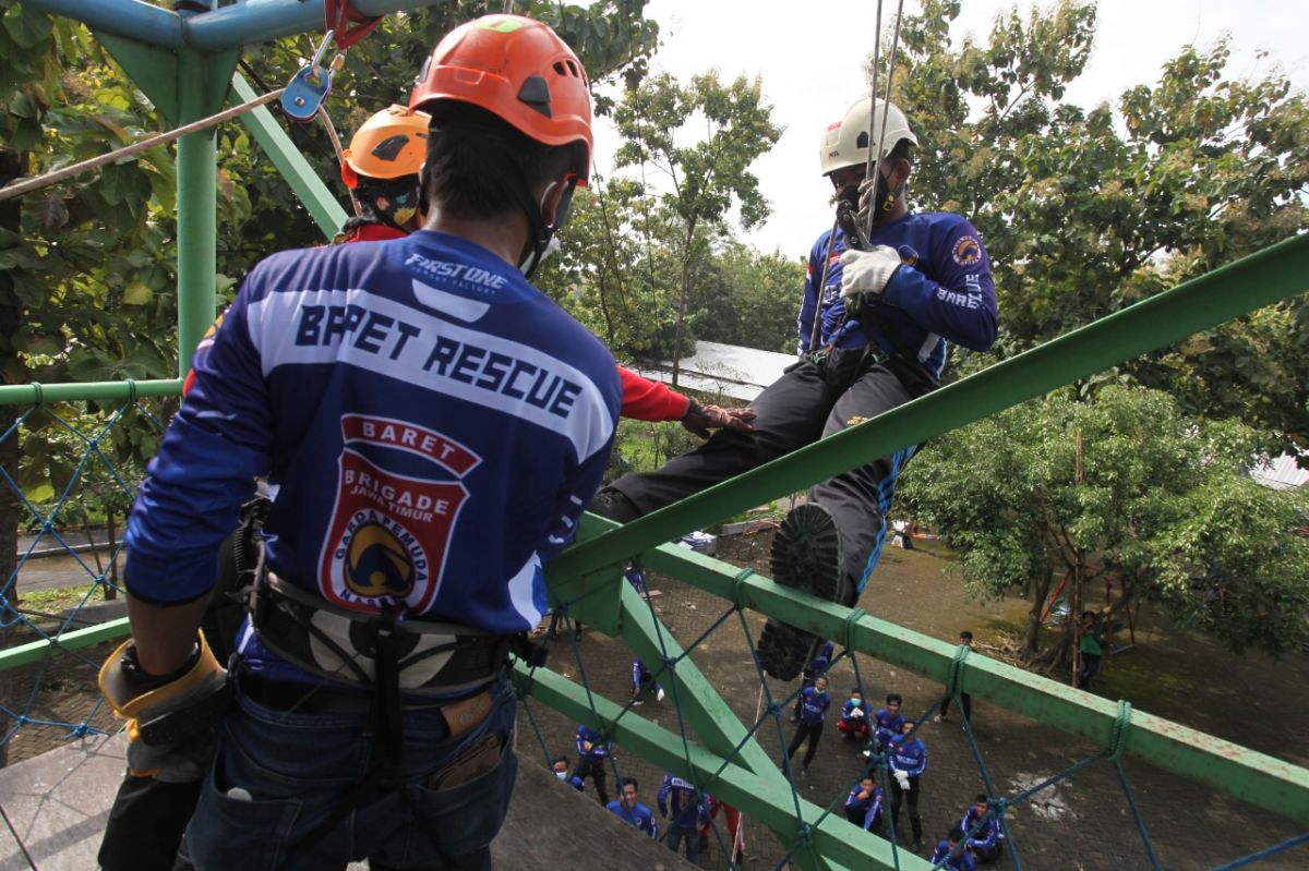 Pelatihan vertical rescue NasDem Jatim.