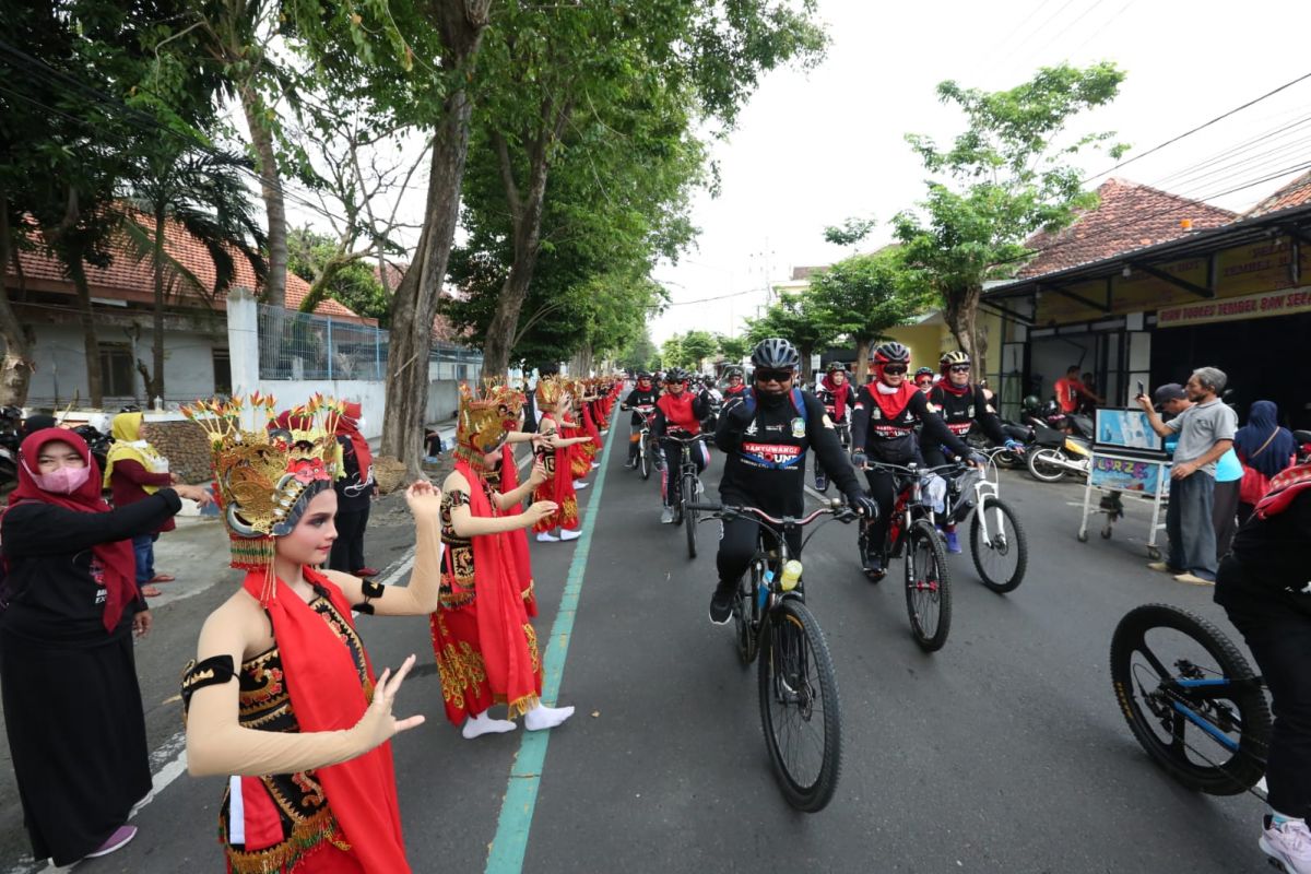 Gowes bareng bertajuk Ikawangi Cycling Nusantara (ICN), Sabtu (19/3/2022).(Foto: Humas Pemkab Banyuwangi)