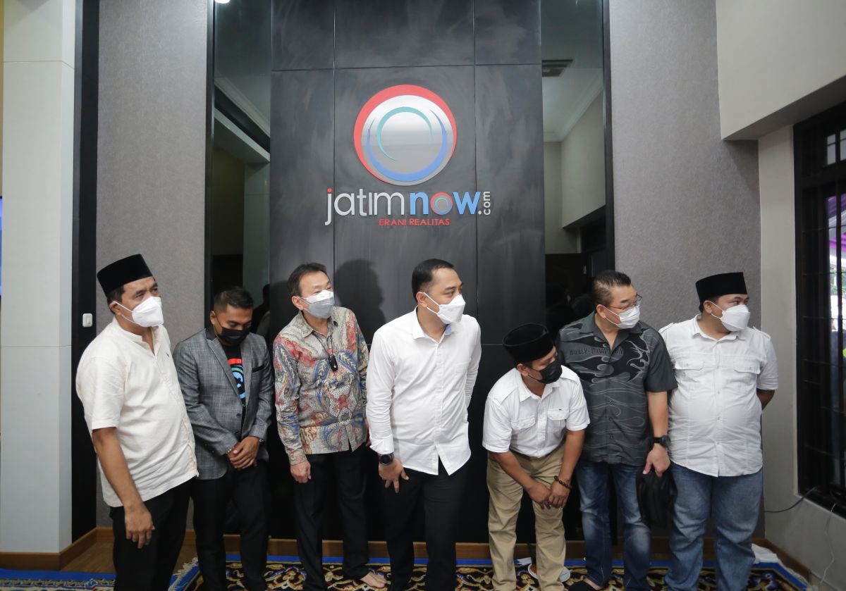 Wali Kota Surabaya Eri Cahyadi, bersama direksi dan jajaran redaksi jatimnow.com