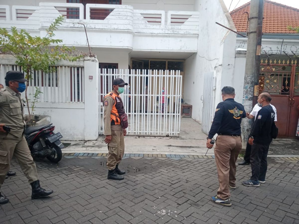 Rumah kos di Rangkah 1, Surabaya, lokasi korban bunuh diri. (Foto: Polsek Tambaksari dan Satpol PP Surabaya).