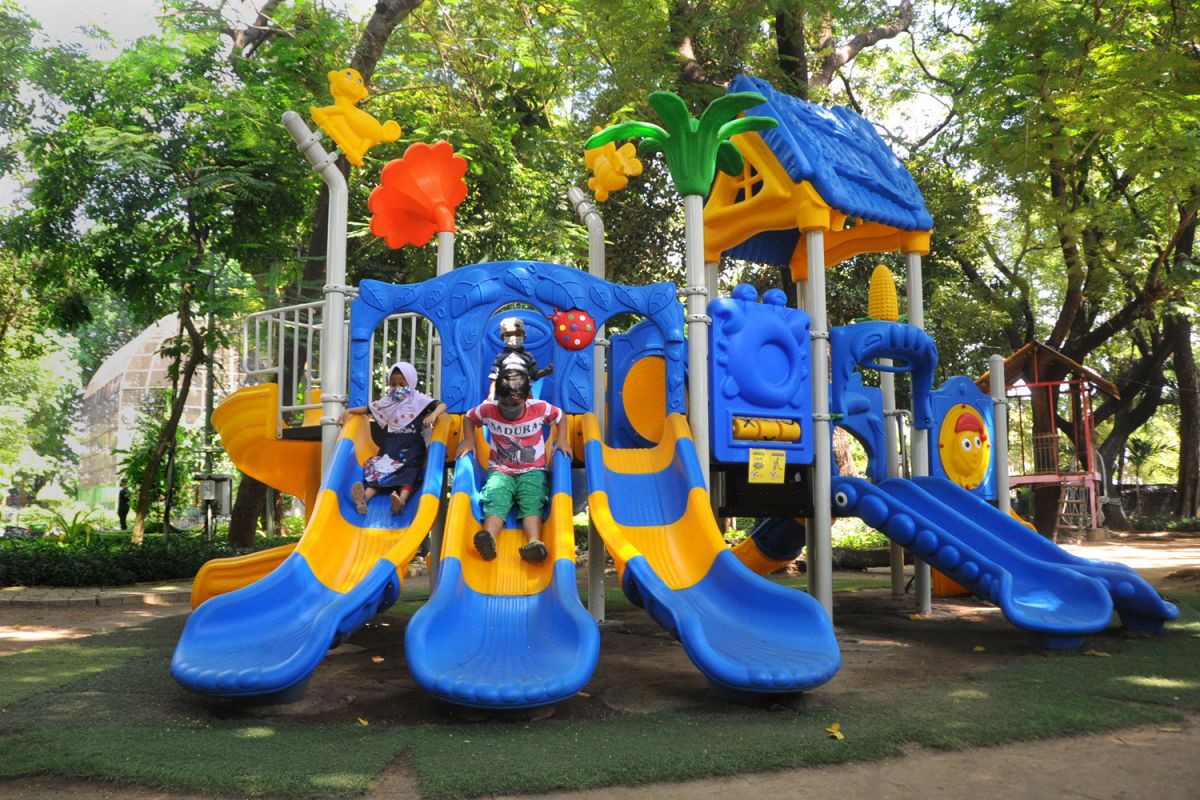 Salah satu taman kota di Surabaya (Foto: Dok. Humas Pemkot Surabaya)