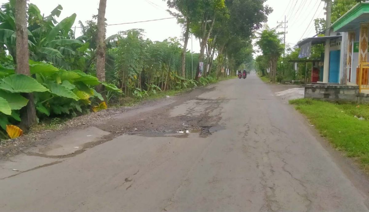 Kondisi jalan rusak akibat kendaraan proyek TPA di Jombang (Foto-foto: Elok Aprianto/jatimnow.com)