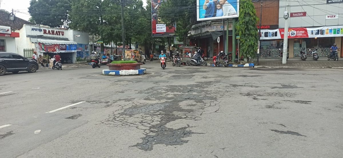 Jalan rusak dan bergelombang di wilayah Kabupaten Ponorogo. (Foto: Mita Kusuma/jatimnow.com)