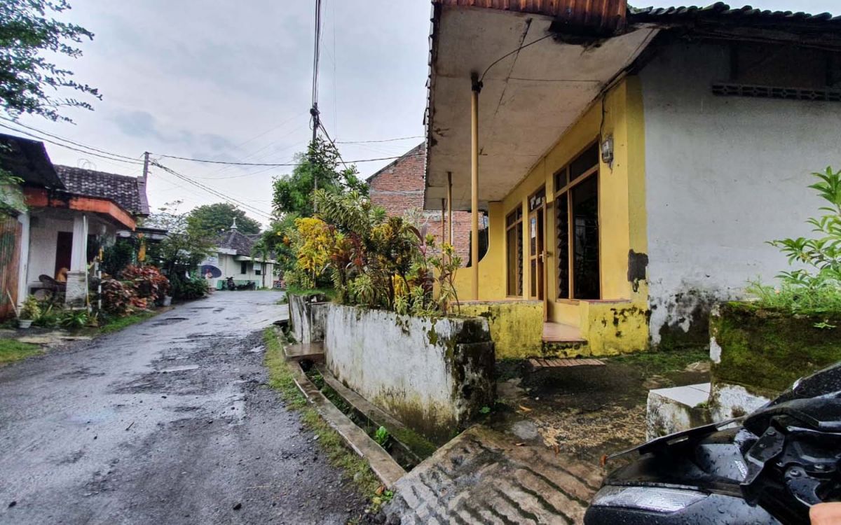 Rumah keluarga Naam, pendaki asal Pasuruan yang dilaporkan hilang di Gunung Arjuno (Foto: Moch Rois/jatimnow.com)