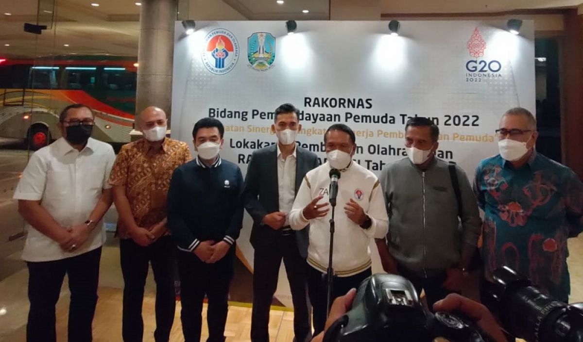 Menpora Zainudin Amali memberi keterangan pers usai membuka Rakornas Bidang Pemberdayaan Pemuda di Surabaya. (Foto: Ni'am Kurniawan/jatimnow.com)