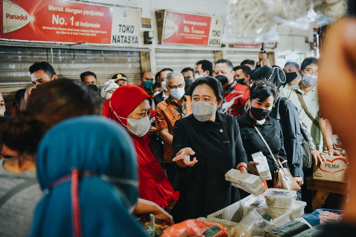 Ketua DPR RI Puan Maharani saat mengunjungi Pasar Tambahrejo, Surabaya. (Foto: PDI Perjuangan)