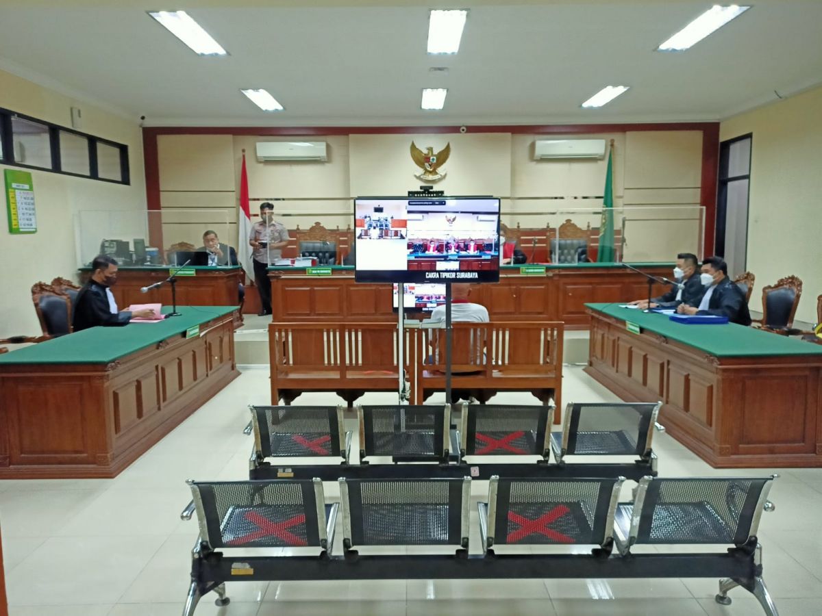 Sidang pembacaan dakwan kasus galian C dengan terdakwa Samud di Tipikor Surabaya. (Foto: Kejari Kabupaten Pasuruan for jatimnow.com)