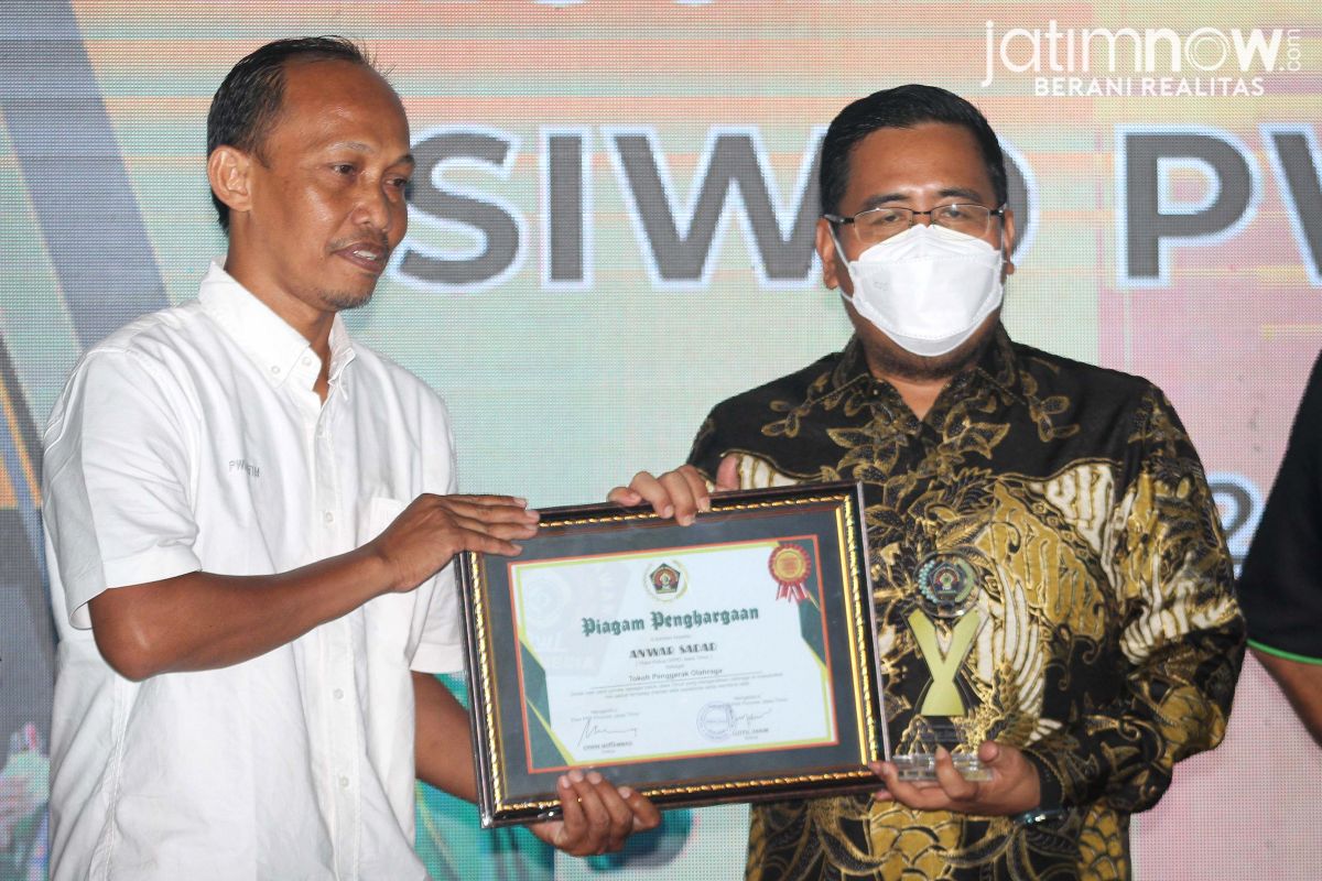 Ketua DPD Gerindra Jatim, Anwar Sadad bersama Ketua SIWO Jatim Erwin.