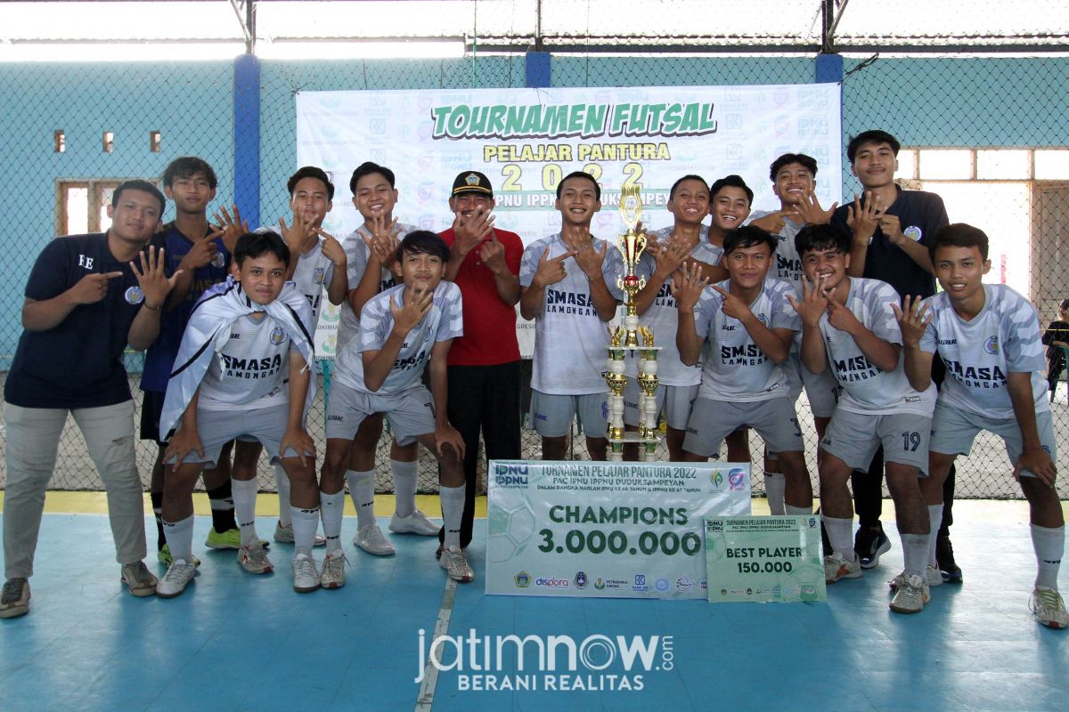 Tim Futsal Smasala menjuarai Turnamen Futsal Pelajar Pantura 2022 yang diselenggarakan PAC IPNU IPPNU Duduksampeyan Gresik. (Foto-foto: Sahlul Fahmi/jatimnow.com)