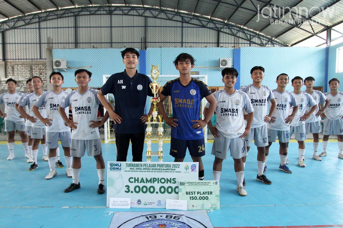 Tim Futsal Smasala menjuarai Turnamen Futsal Pelajar Pantura 2022 yang diselenggarakan PAC IPNU IPPNU Duduksampeyan Gresik. (Foto-foto: Sahlul Fahmi/jatimnow.com)