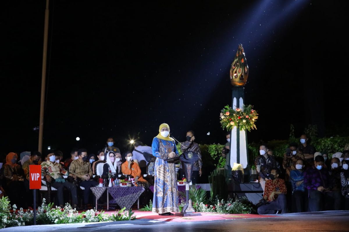 Gubernur Jawa Timur Khofifah Indar Parawansa saat menghadiri puncak gelaran CJWGG Tahun 2022 di Tugu Pahlawan, Surabaya (Foto-foto: Humas Pemprov Jatim)