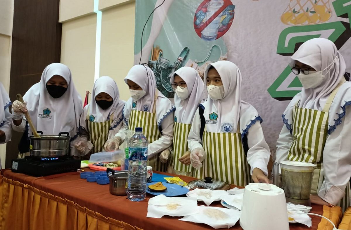 Siswa SMP Al Falah Deltasari Sidoarjo saat acara Share Day Pembelajaran Projek 2 Zero Waste. (Foto: Anshor for jatimnow.com)