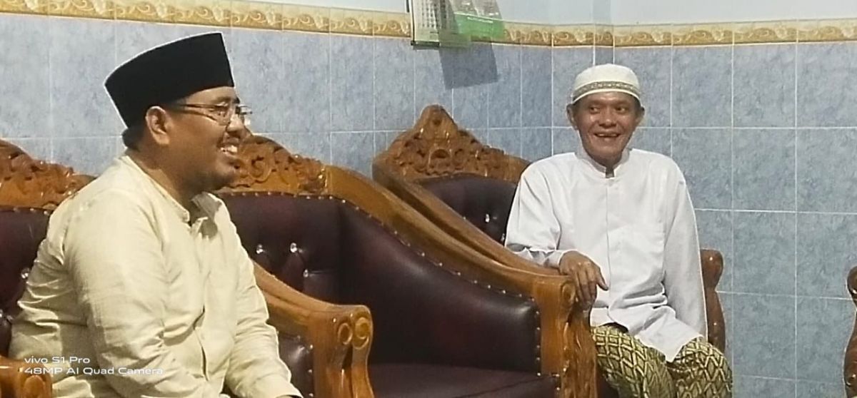 Anwar Sadad bersama Kiai Husni Zuhri.(Dok. Anwar Sadad/jatimnow.com)