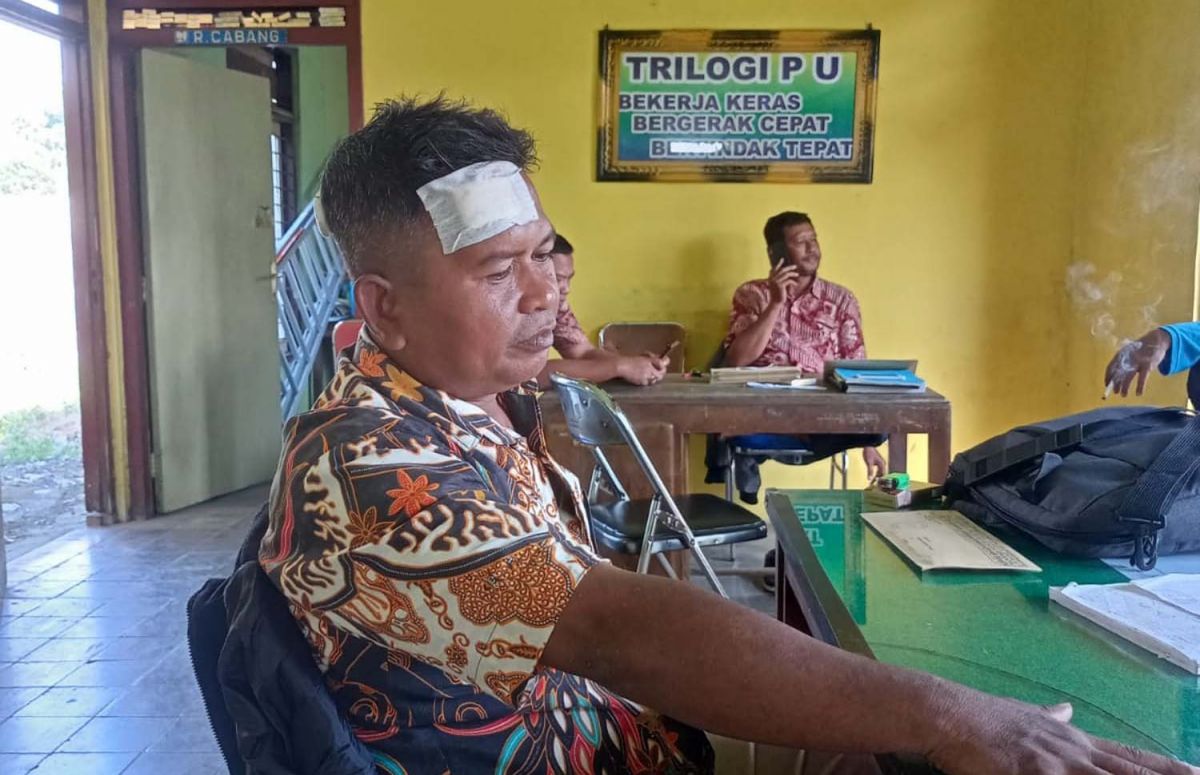 Korban dugaan perampokan saat melapor ke Polsek Sumobito, Jombang (Foto: Elok Aprianto/jatimnow.com)