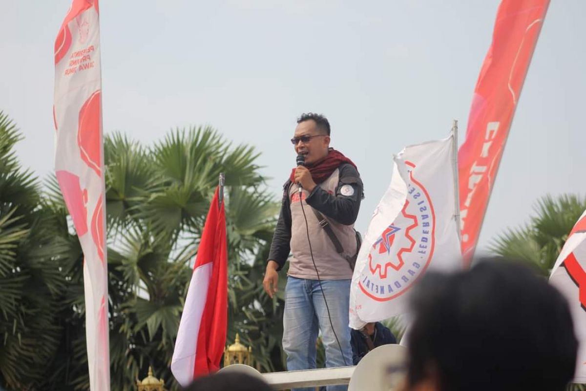 Sekretaris KC Federasi Serikat Pekerja Metal Indonesia (FSPMI) Sidoarjo Choirul Anam.(Foto: FSPMI Sidoarjo for Jatimnow)