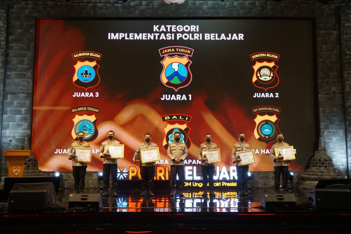 Biro SDM Polda Jatim saat meraih juara satu dalam Program Implementasi Polri Belajar se-Indonesia. (Foto: Humas Polda Jatim)