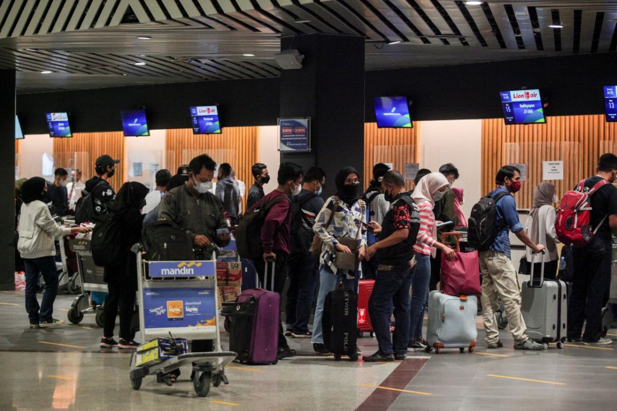 Antrean penumpang pesawat di Bandara Internasional Juanda. (Foto: Zainul Fajar/jatimnow.com)
