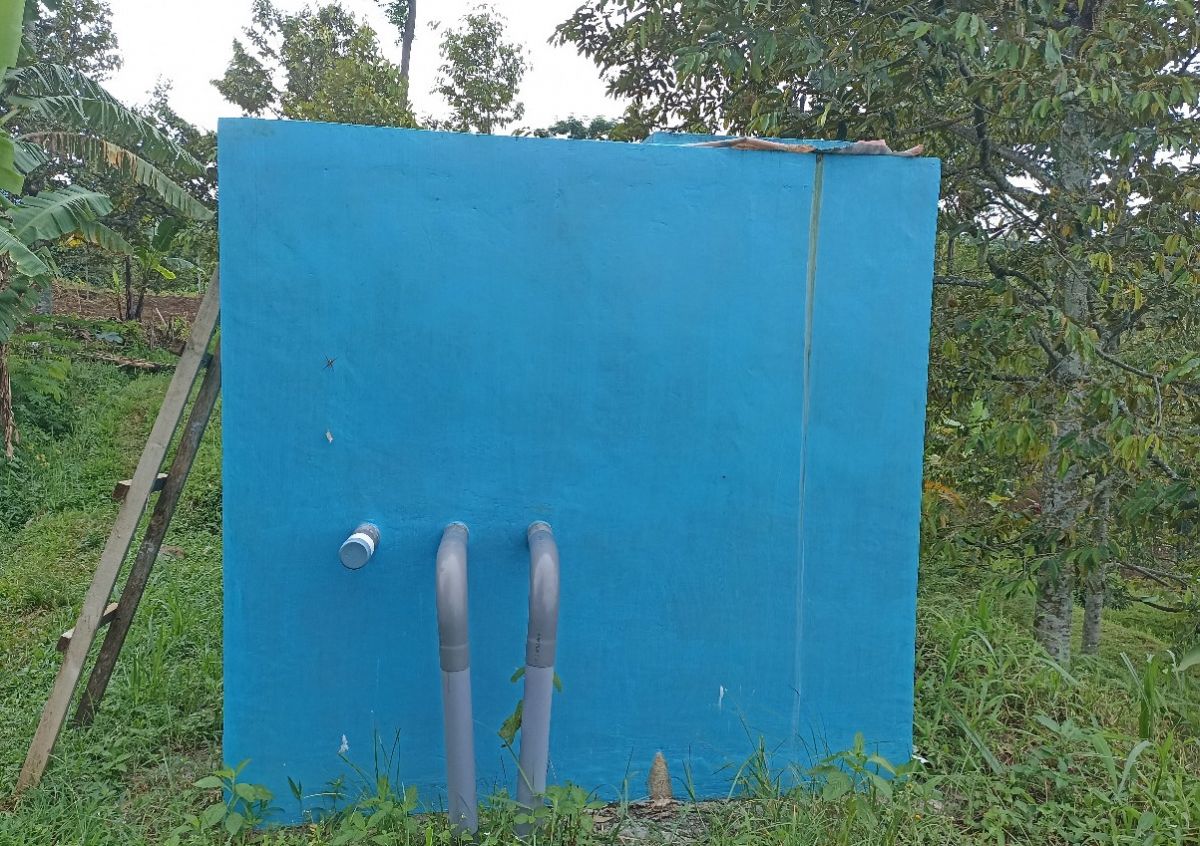 Wadah penampung yang menjadi sumber saluran pipa air bersih ke rumah-rumah warga di Desa Galengdowo, kecamatan Wonosalam. (Foto: Dinas Perkim Kabupaten Jombang/jatimnow.com)