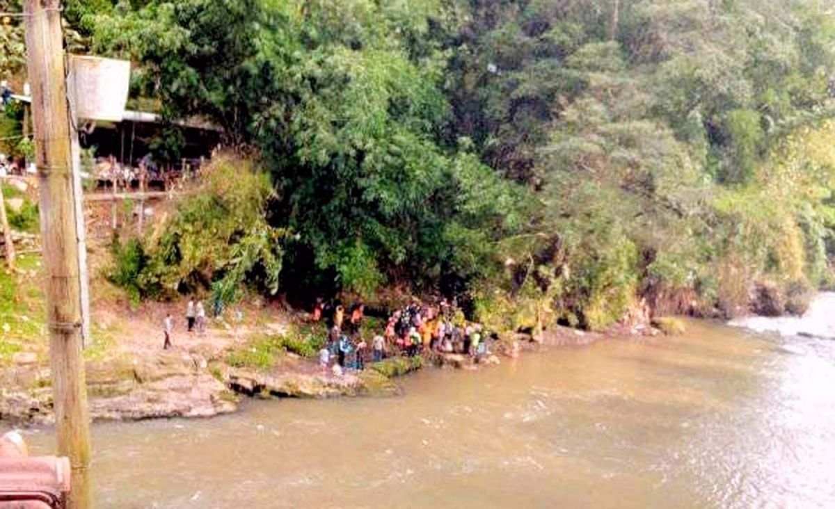 Penemuan mayat pria misterius di Sungai Brantas Kota Malang (Foto: Sakilla for jatimnow.com)