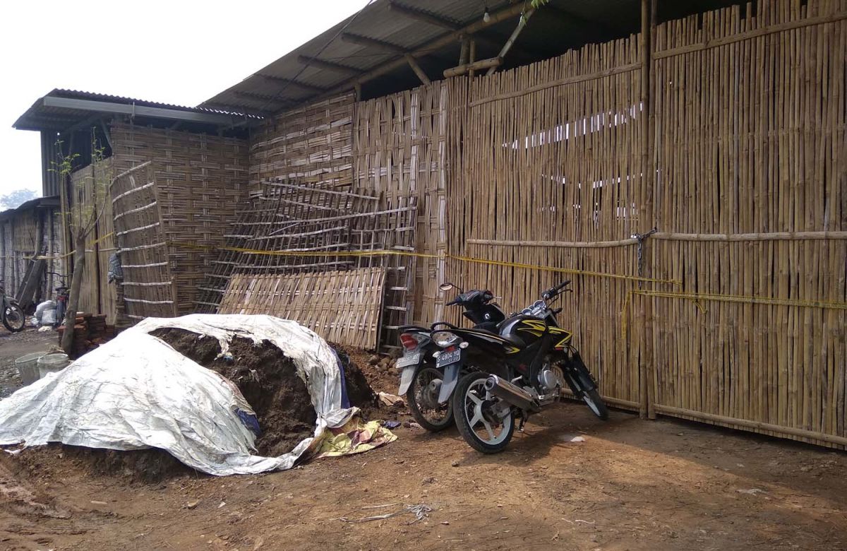 Tempat usaha pemanfaatan limbah B3 di Dusun/Desa Kendalsari, Kecamatan Sumobito, Kabupaten Jombang yang disegel PPLH Gakkum KLHK Jabalnusra (Foto-foto: Elok Aprianto/jatimnow.com)