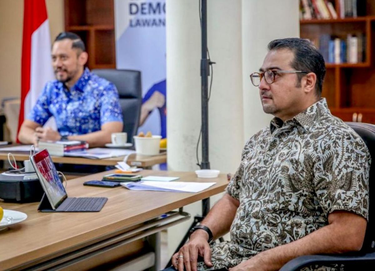 Sekjen Partai Demokrat, Teuku Riefky Harsya bersama Ketua Umum Agus Harimurti Yudhoyono (Foto: Partai Demokrat)